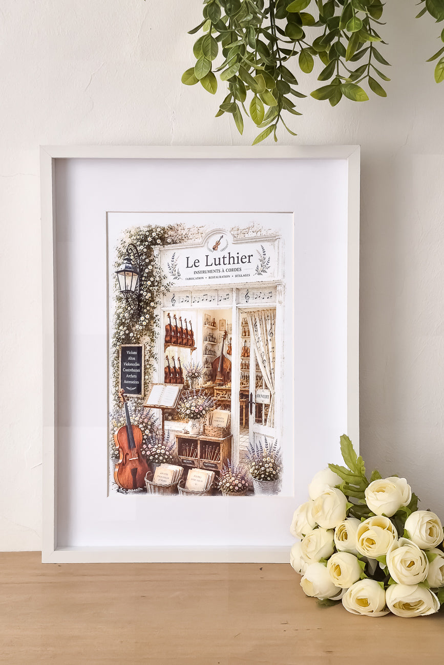 Affiche format A4 d'une vitrine de luthier shabby mise en situation. Impression HD sur carton 200 g.