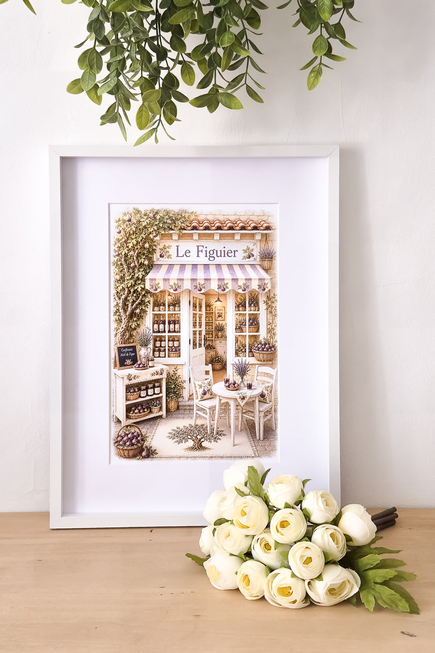 Affiche A4 illustrée vitrine boutique Le figuier mise en situation. Impression hd sur carton 200g