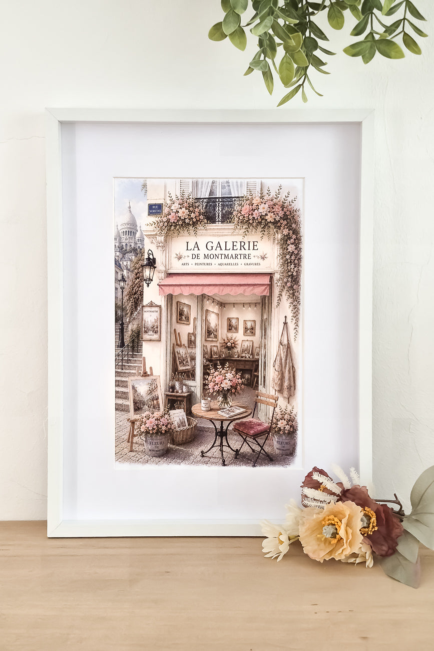 Affiche format A4 d'une vitrine de galerie d'art  mise en situation à Montmartre PARIS. Impression HD sur carton 200 g.