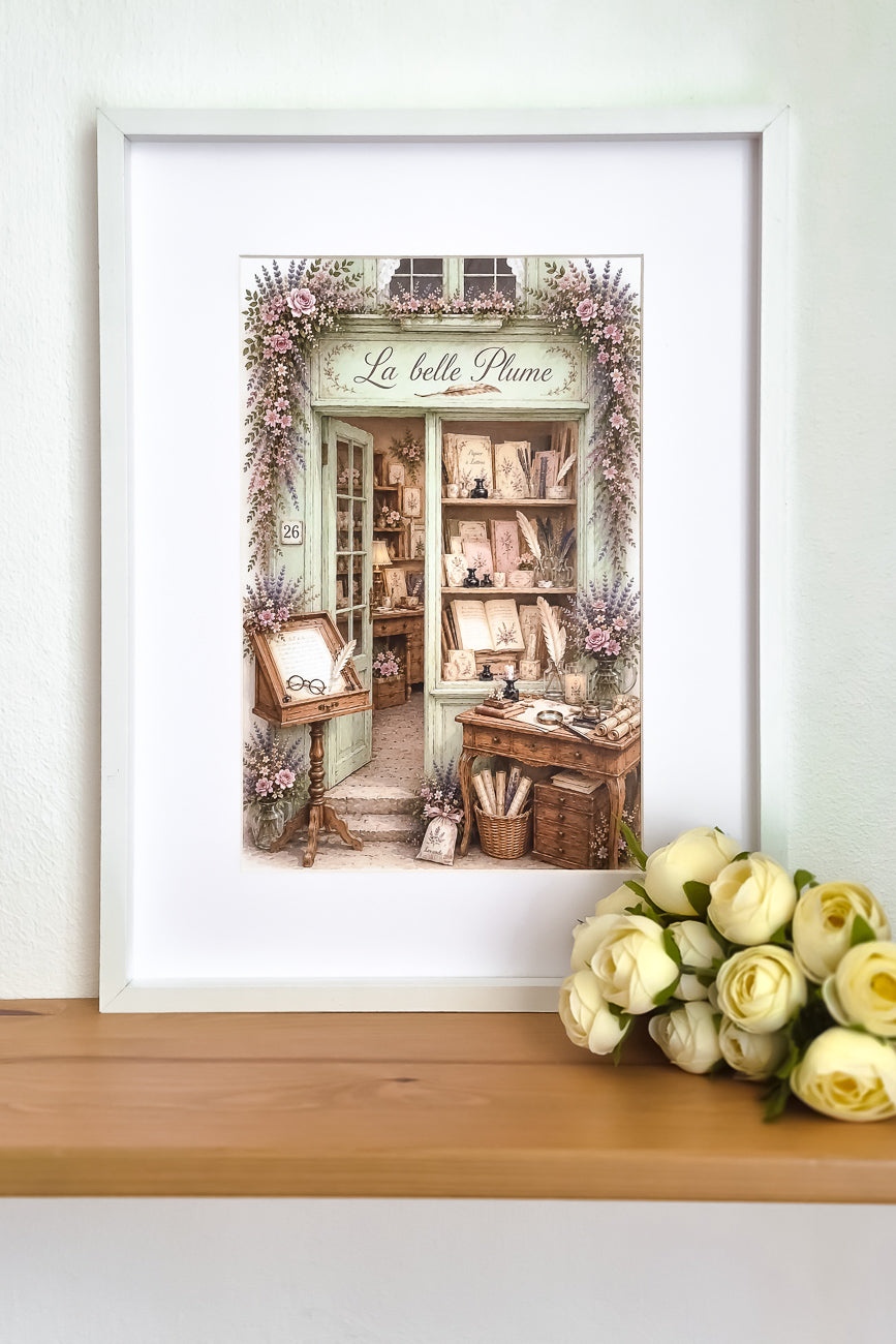 Affiche illustrée A4 Vitrine papeterie La Belle Plume mise en situation. Imprimée en hd sur papier cartonné 200g