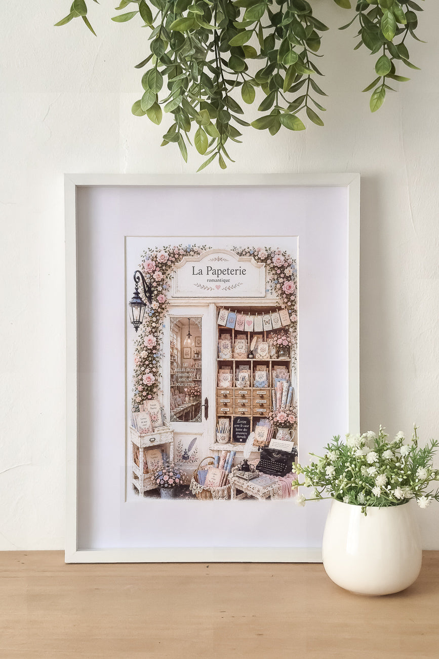 Affiche Format A4 d'une vitrine de papeterie romantique mise en situation. Impression HD sur carton 200 g.