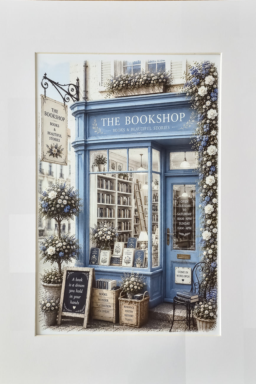 Affiche illustrée A4 d'une vitrine de librairie anglaise The Bookshop vue de face. Impression HD sur carton 200 g. 