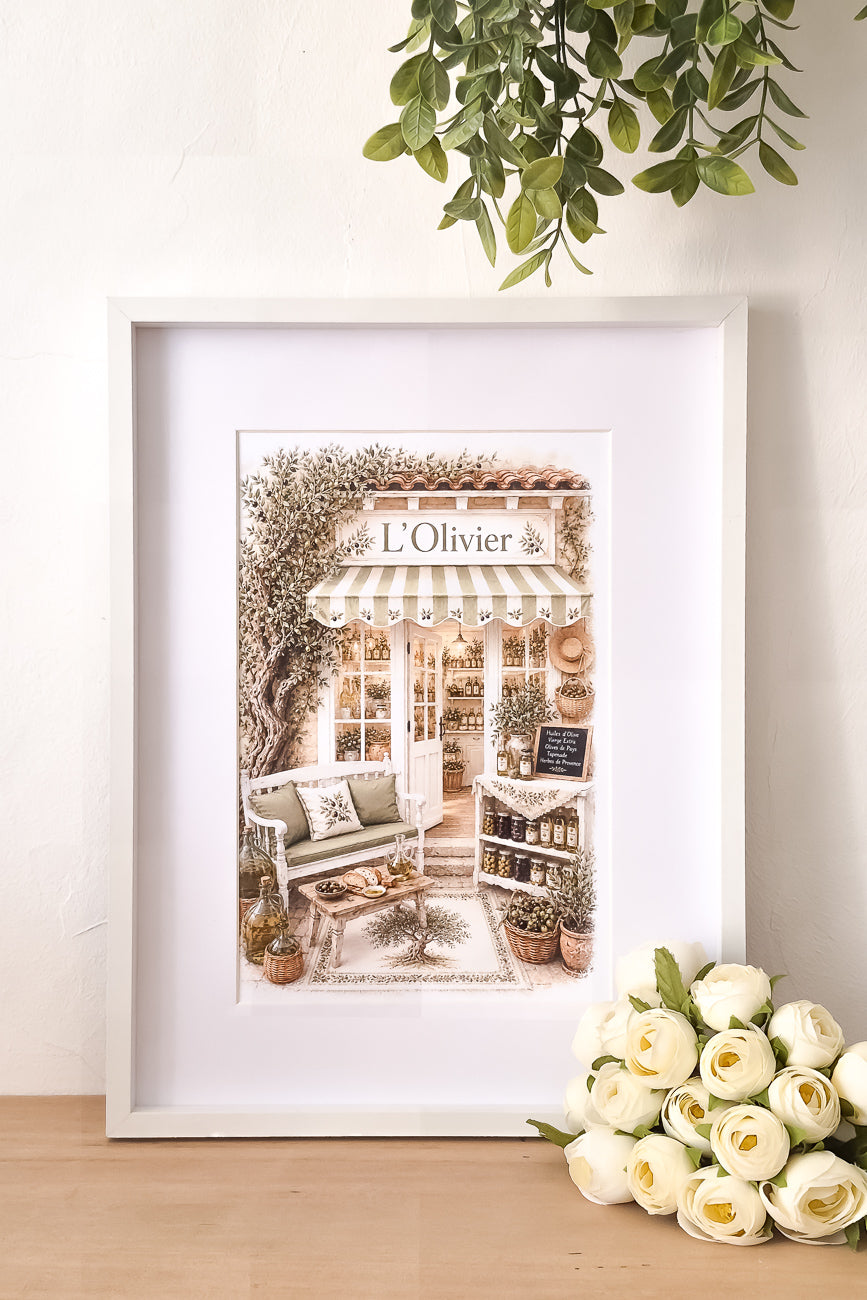 Affiche illustrée A4 Vitrine boutique L'olivier mise en situation. Impression hd sur carton 200g